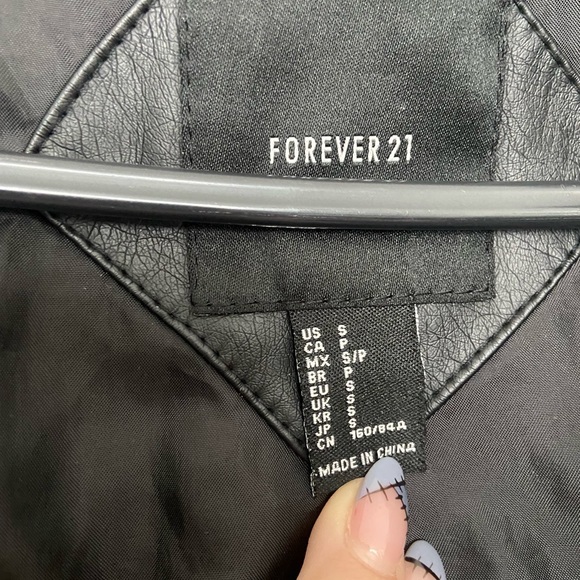 FOREVER 21‎ faux leather coat w/ fur - Picture 3 of 7